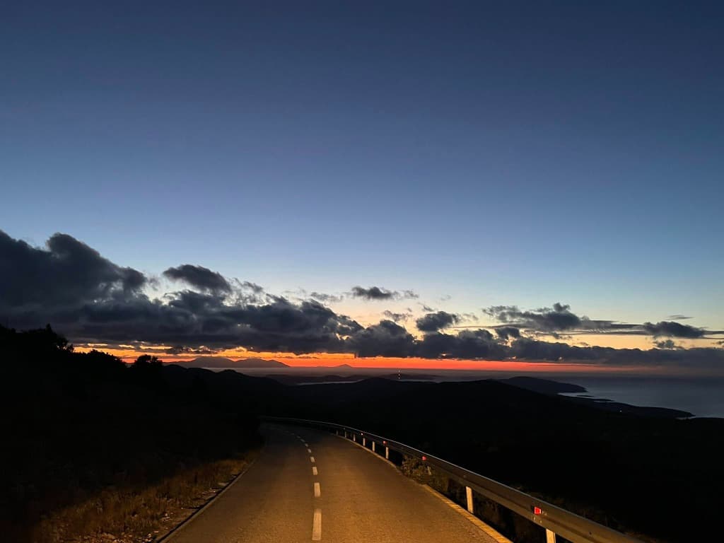 Zalazak sunca s ceste prema Brusju