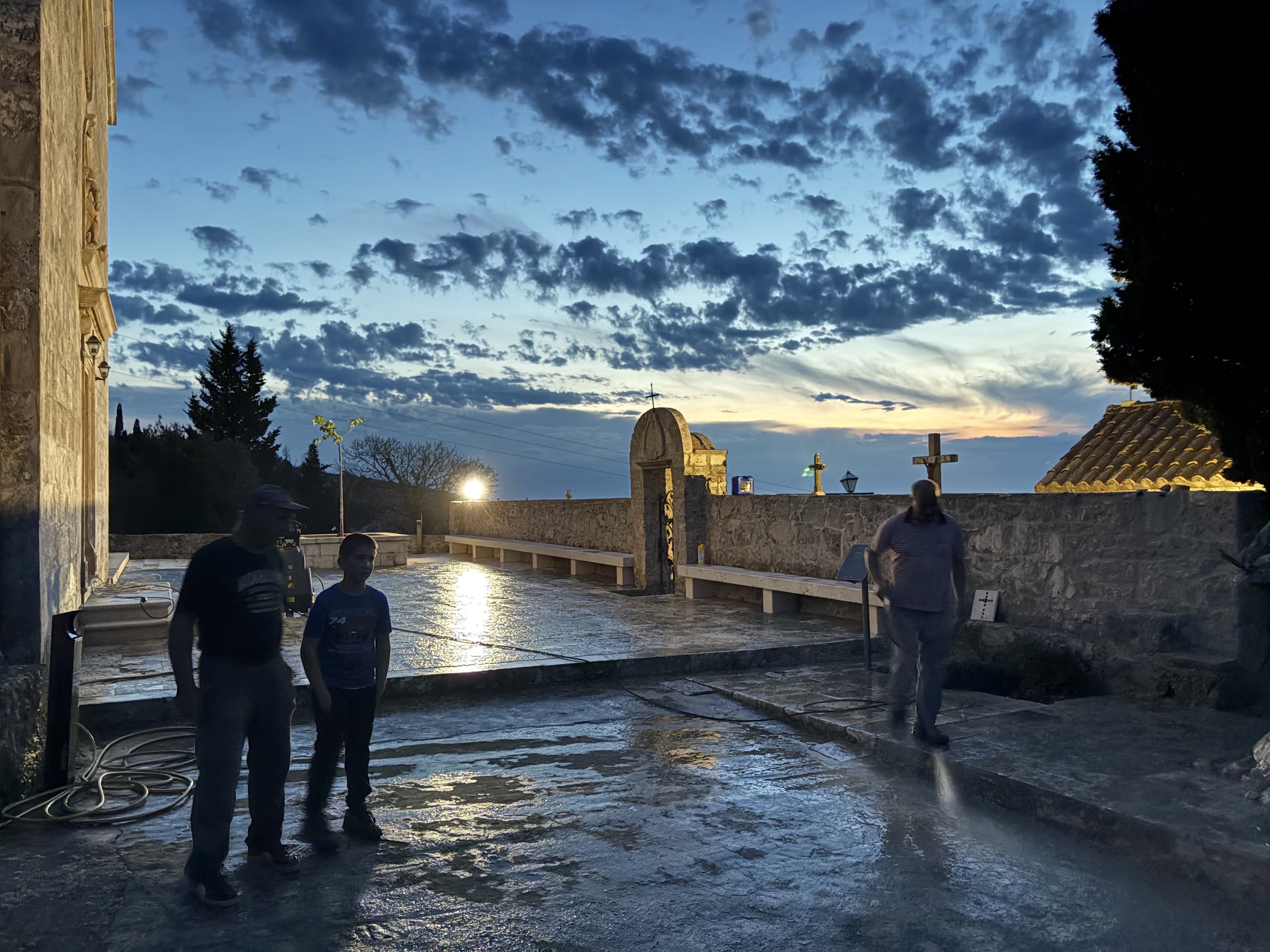 Evanđelje u bronci – otajstvo novih vrata crkve sv. Jurja